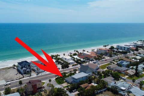 House in Redington Beach, Florida 3 bedrooms, 168.71 sq.m. № 1759560 - photo 3