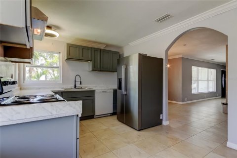 House in Redington Beach, Florida 3 bedrooms, 168.71 sq.m. № 1759560 - photo 28