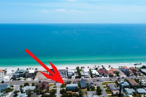 House in Redington Beach, Florida 3 bedrooms, 168.71 sq.m. № 1759560 - photo 8