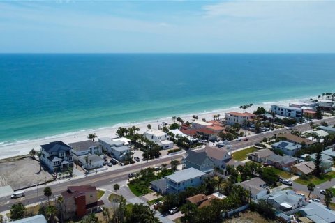 House in Redington Beach, Florida 3 bedrooms, 168.71 sq.m. № 1759560 - photo 4