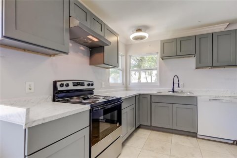 House in Redington Beach, Florida 3 bedrooms, 168.71 sq.m. № 1759560 - photo 29