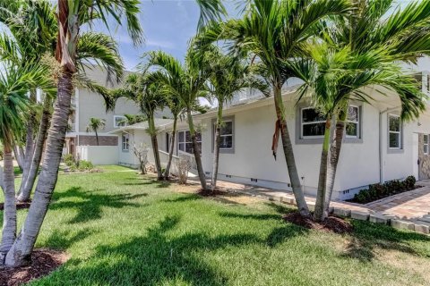 House in Redington Beach, Florida 3 bedrooms, 168.71 sq.m. № 1759560 - photo 14