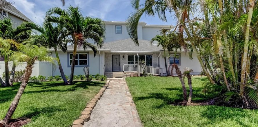 House in Redington Beach, Florida 3 bedrooms, 168.71 sq.m. № 1759560