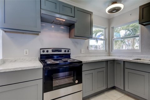 House in Redington Beach, Florida 3 bedrooms, 168.71 sq.m. № 1759560 - photo 30