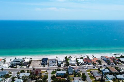 House in Redington Beach, Florida 3 bedrooms, 168.71 sq.m. № 1759560 - photo 7