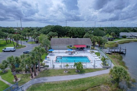Villa ou maison à louer à Jensen Beach, Floride: 2 chambres, 96.34 m2 № 1152164 - photo 1