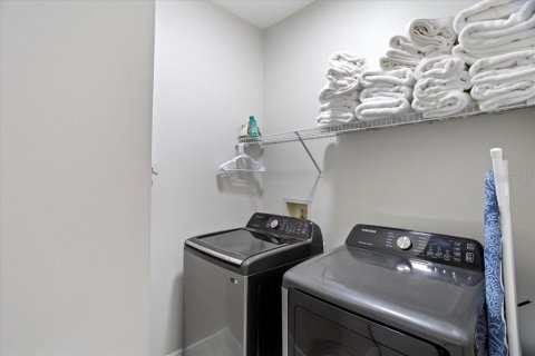 Casa en venta en Haines City, Florida, 6 dormitorios, 254.83 m2 № 1721226 - foto 28