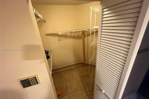 Купить виллу или дом в Уэстон, Флорида 3 спальни, № 1929766 - фото 20