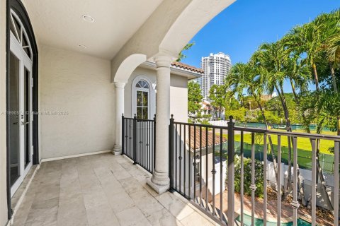 Casa en venta en Fort Lauderdale, Florida, 4 dormitorios, 365.76 m2 № 1948828 - foto 28