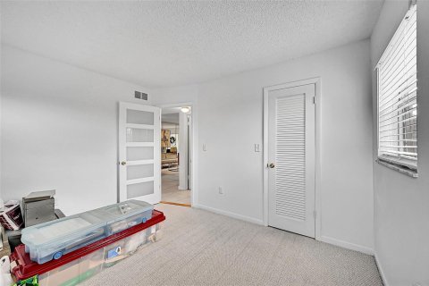 Condo in Sunrise, Florida, 2 bedrooms № 2193308 - photo 9