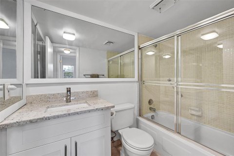 Condo in Sunrise, Florida, 2 bedrooms № 2193308 - photo 10