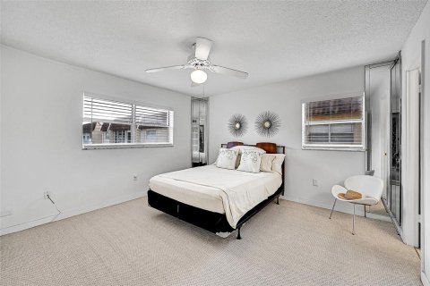Condo in Sunrise, Florida, 2 bedrooms № 2193308 - photo 5