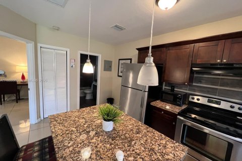 Appartement à louer à Hollywood, Floride: 1 chambre № 1997124 - photo 4