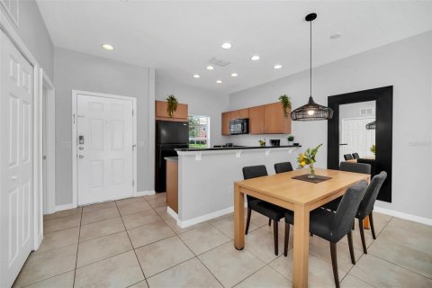 Touwnhouse à vendre à Kissimmee, Floride: 2 chambres, 107.86 m2 № 2102473 - photo 4