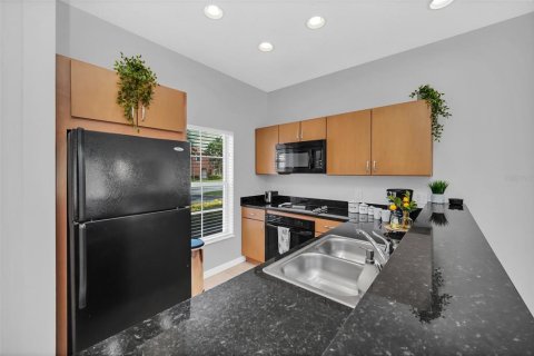 Touwnhouse à vendre à Kissimmee, Floride: 2 chambres, 107.86 m2 № 2102473 - photo 3