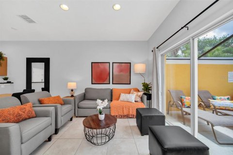 Touwnhouse à vendre à Kissimmee, Floride: 2 chambres, 107.86 m2 № 2102473 - photo 10
