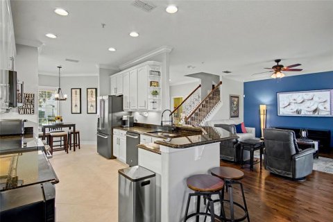 Townhouse in Orlando, Florida 4 bedrooms, 215.9 sq.m. № 2142544 - photo 11
