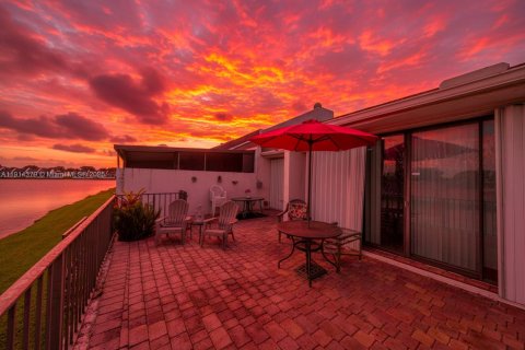 Touwnhouse à vendre à Miami, Floride: 2 chambres, 135.45 m2 № 1970659 - photo 23