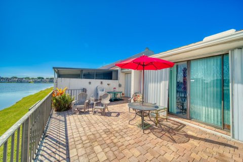 Touwnhouse à vendre à Miami, Floride: 2 chambres, 135.45 m2 № 1970659 - photo 22