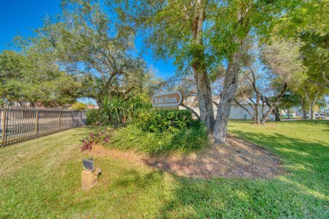 Touwnhouse à vendre à Miami, Floride: 2 chambres, 135.45 m2 № 1970659 - photo 1