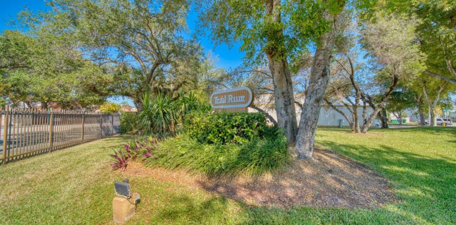 Touwnhouse à Miami, Floride 2 chambres, 135.45 m2 № 1970659