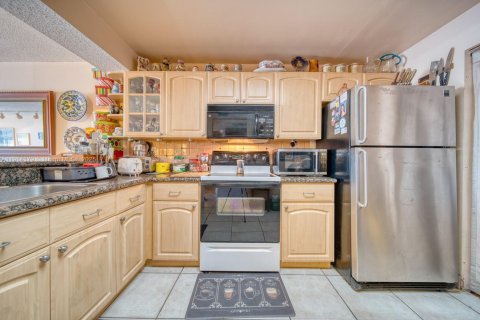 Touwnhouse à vendre à Miami, Floride: 2 chambres, 135.45 m2 № 1970659 - photo 8