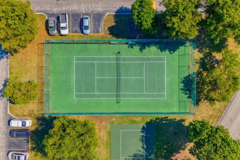 Touwnhouse à vendre à Miami, Floride: 2 chambres, 135.45 m2 № 1970659 - photo 27