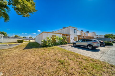 Touwnhouse à vendre à Miami, Floride: 2 chambres, 135.45 m2 № 1970659 - photo 3