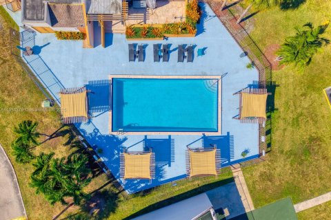 Touwnhouse à vendre à Miami, Floride: 2 chambres, 135.45 m2 № 1970659 - photo 25