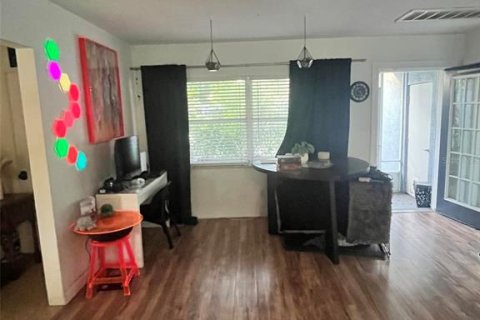 House in Largo, Florida 2 bedrooms, 90.39 sq.m. № 1719376 - photo 11