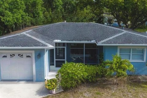 House in Largo, Florida 2 bedrooms, 90.39 sq.m. № 1719376 - photo 1