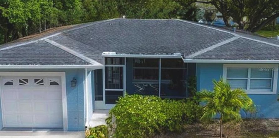 House in Largo, Florida 2 bedrooms, 90.39 sq.m. № 1719376