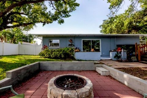 House in Largo, Florida 2 bedrooms, 90.39 sq.m. № 1719376 - photo 2