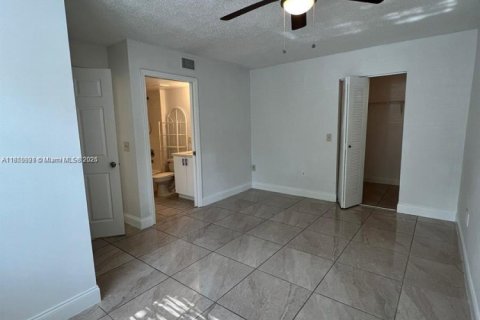 Condo in Coconut Creek, Florida, 3 bedrooms  № 1880360 - photo 17