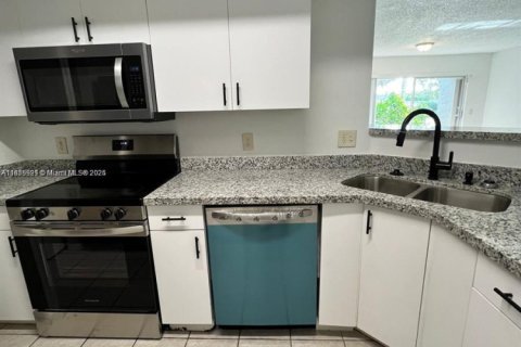 Condo in Coconut Creek, Florida, 3 bedrooms  № 1880360 - photo 6