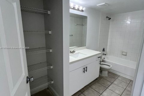 Condo in Coconut Creek, Florida, 3 bedrooms  № 1880360 - photo 10
