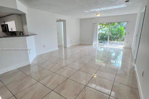 Condo in Coconut Creek, Florida, 3 bedrooms  № 1880360 - photo 3