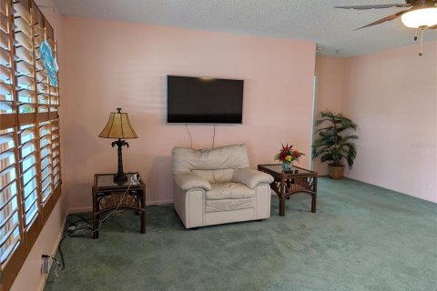 House in Pinellas Park, Florida 2 bedrooms, 166.67 sq.m. № 2221930 - photo 4