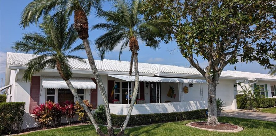 House in Pinellas Park, Florida 2 bedrooms, 166.67 sq.m. № 2221930