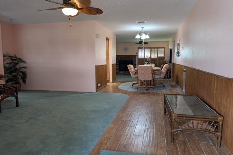House in Pinellas Park, Florida 2 bedrooms, 166.67 sq.m. № 2221930 - photo 3