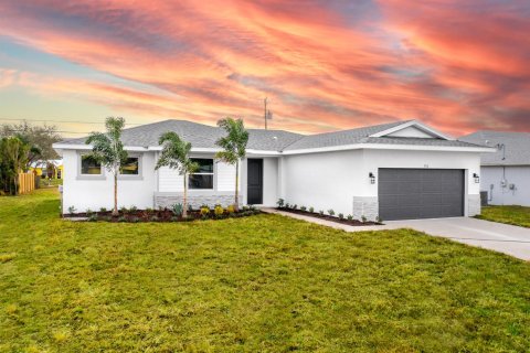 House in St. Lucie, Florida 4 bedrooms, 164.9 sq.m. № 2083550 - photo 2