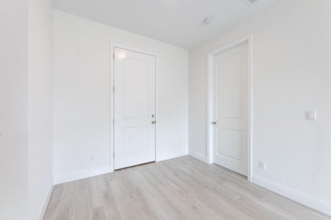 House in St. Lucie, Florida 4 bedrooms, 164.9 sq.m. № 2083550 - photo 4
