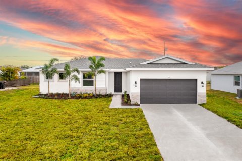 House in St. Lucie, Florida 4 bedrooms, 164.9 sq.m. № 2083550