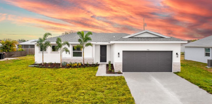 House in St. Lucie, Florida 4 bedrooms, 164.9 sq.m. № 2083550