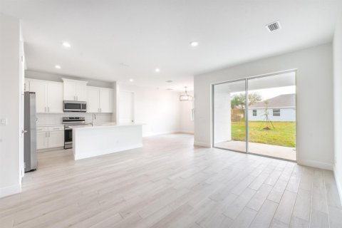 House in St. Lucie, Florida 4 bedrooms, 164.9 sq.m. № 2083550 - photo 6