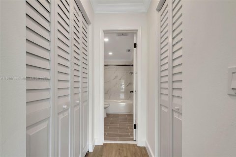 Снять в аренду кондоминиум в Майами, Флорида 1 спальня, 65.96м2, № 1947815 - фото 13