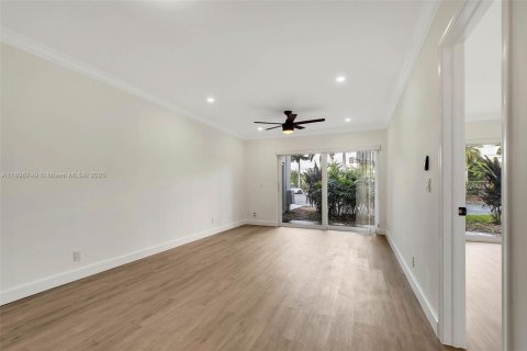 Снять в аренду кондоминиум в Майами, Флорида 1 спальня, 65.96м2, № 1947815 - фото 9