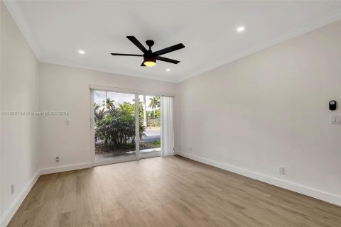 Снять в аренду кондоминиум в Майами, Флорида 1 спальня, 65.96м2, № 1947815 - фото 2