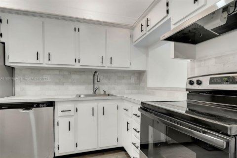 Снять в аренду кондоминиум в Майами, Флорида 1 спальня, 65.96м2, № 1947815 - фото 7