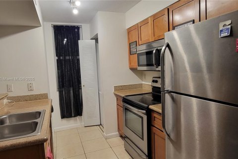 Купить кондоминиум в Майами, Флорида 2 спальни, 74.14м2, № 2088899 - фото 4
